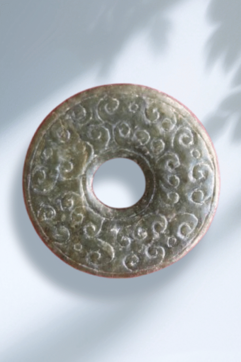 春秋沟云纹青玉佩